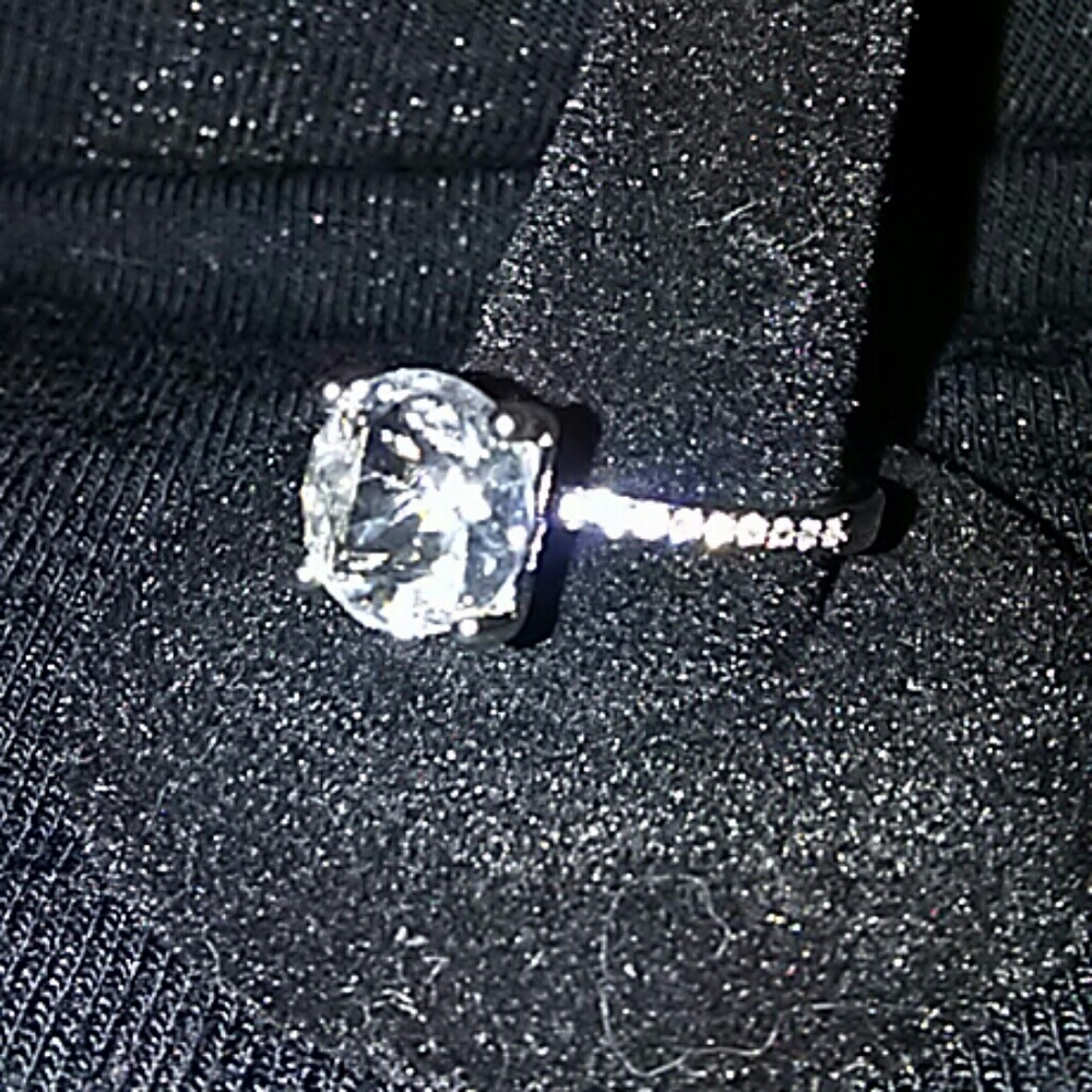 Gorgeous White Sapphire Solitaire Ring - Picture 7 of 7